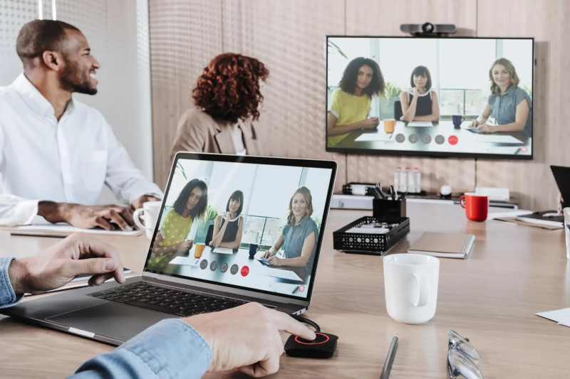 ClickShare-Conference-remote